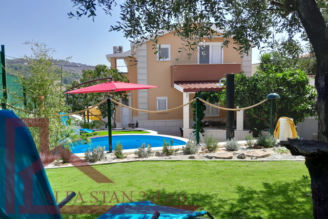 House, 162 m2, For Sale, Okrug - Okrug Gornji