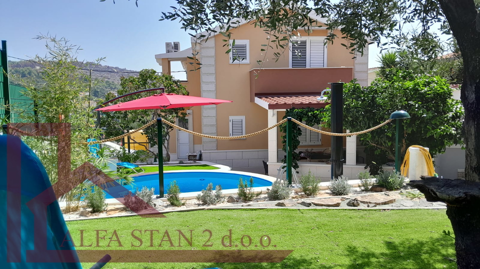 House&comma; 162 m2&comma; For Sale&comma; Okrug - Okrug Gornji