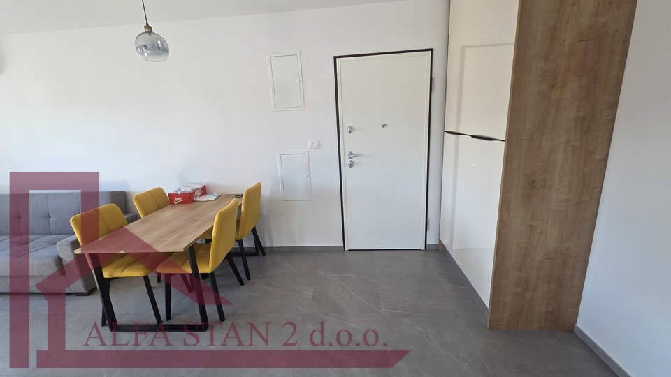 Trogir&comma; prvo useljenje&comma; dugoro&ccaron;ni najam dvosobnog stana