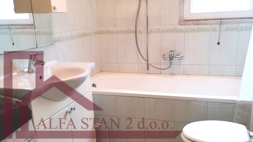 Solin&comma; ku&cacute;a sa dva  stana po 80 m2