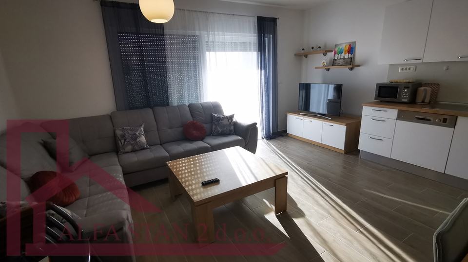 Podstrana&comma; Stro&zcaron;anac&comma; dvosoban stan za dugoro&ccaron;ni najam  900&euro;