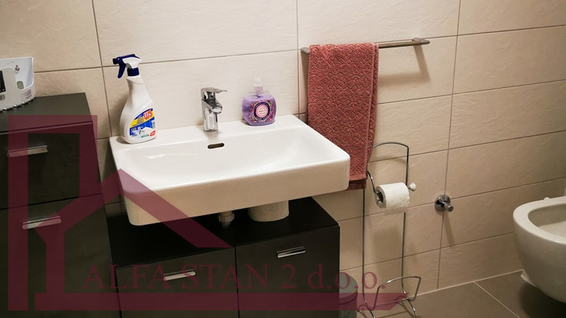 Podstrana&comma; Stro&zcaron;anac&comma; dvosoban stan za dugoro&ccaron;ni najam  900&euro;