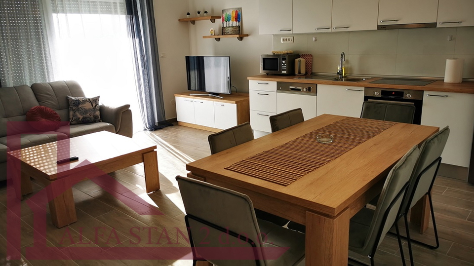 Podstrana&comma; Stro&zcaron;anac&comma; dvosoban stan za dugoro&ccaron;ni najam  900&euro;