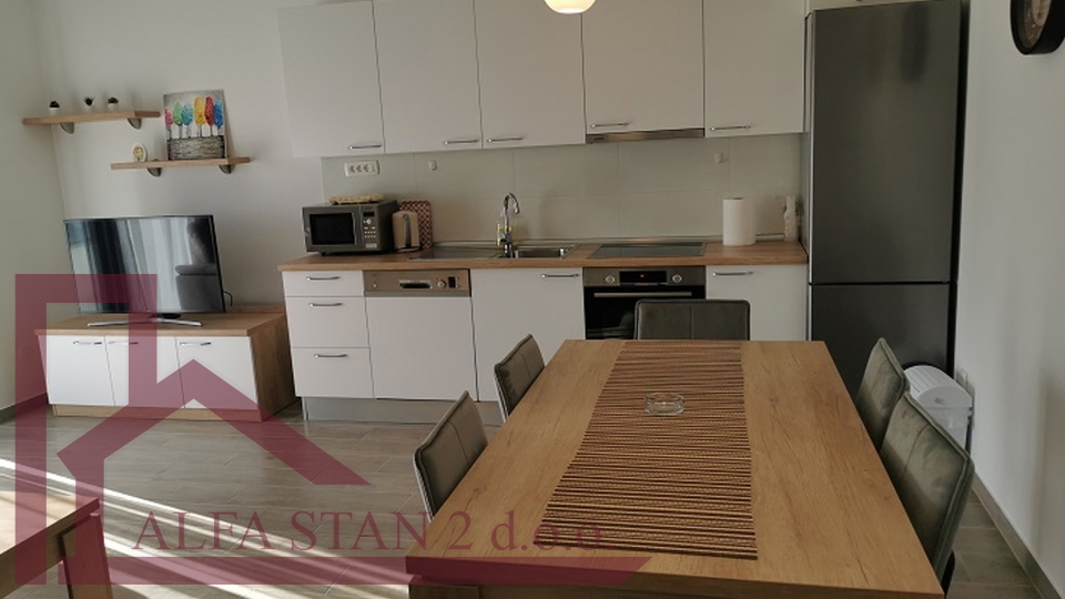 Podstrana&comma; Stro&zcaron;anac&comma; dvosoban stan za dugoro&ccaron;ni najam  900&euro;