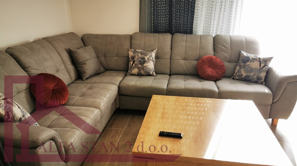 Podstrana&comma; Stro&zcaron;anac&comma; dvosoban stan za dugoro&ccaron;ni najam  900&euro;