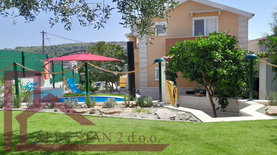 House&comma; 162 m2&comma; For Sale&comma; Okrug - Okrug Gornji