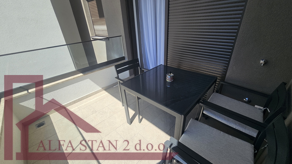 MAKARSKA&comma; novi jednosoban stan za dugoro&ccaron;ni najam 750&euro;