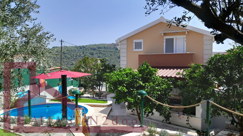 House&comma; 162 m2&comma; For Sale&comma; Okrug - Okrug Gornji