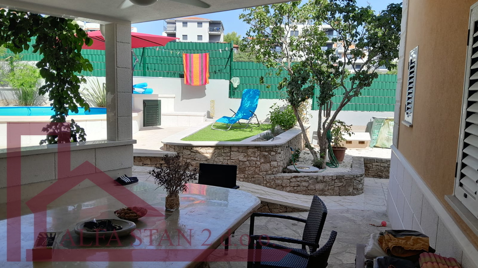 House&comma; 162 m2&comma; For Sale&comma; Okrug - Okrug Gornji