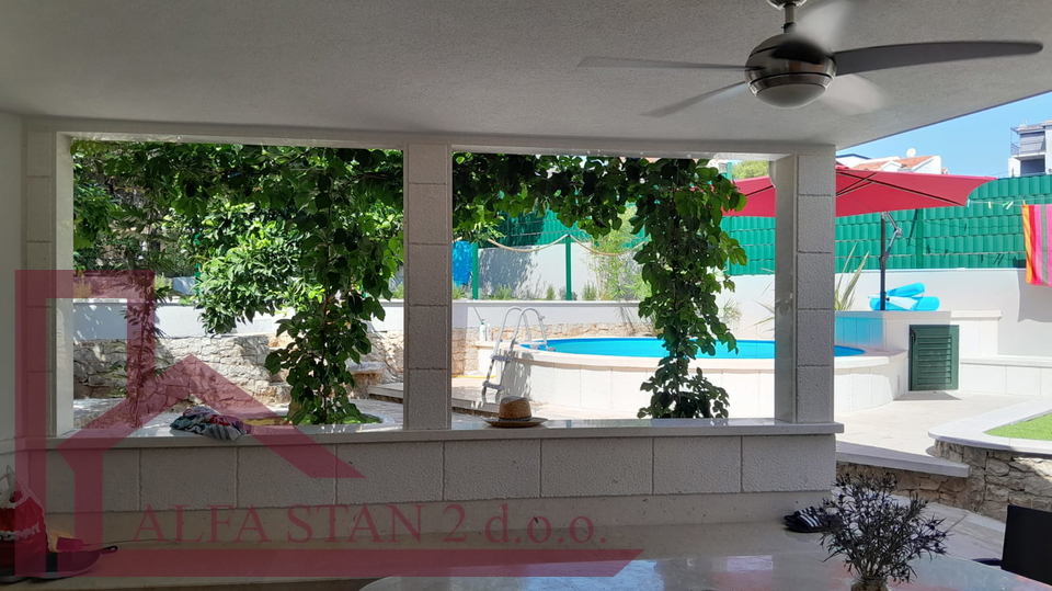 House&comma; 162 m2&comma; For Sale&comma; Okrug - Okrug Gornji