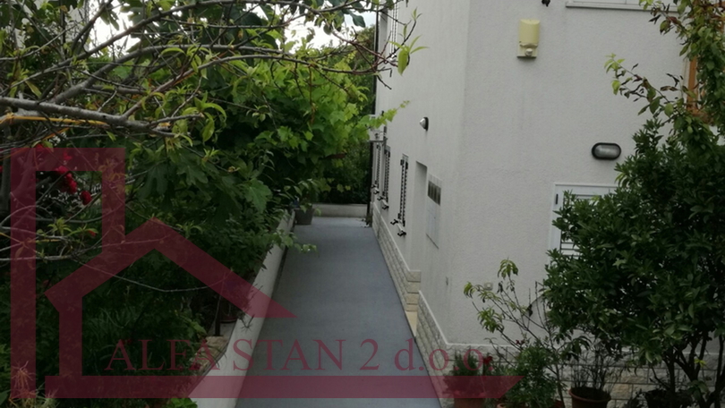 HOUSE FOR SALE &ndash; VINI&Scaron;&Cacute;E &vert; 70 m FROM THE SEA &vert; &euro;750&comma;000