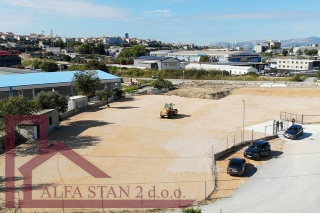 Land in a commercial zone for rent
