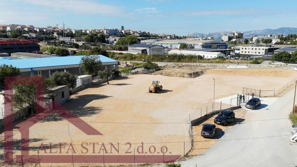 Land in a commercial zone for rent