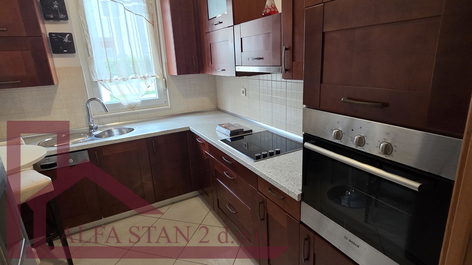 Dvosoban stan za najam &ndash; Podstrana&comma; Stro&zcaron;anac &lpar;100 m od pla&zcaron;e&rpar;