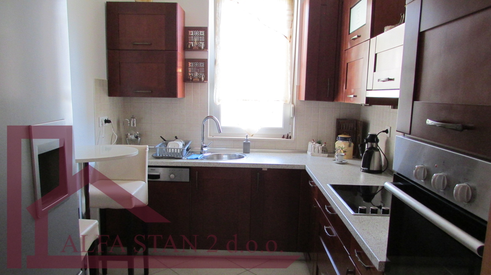 Dvosoban stan za najam &ndash; Podstrana&comma; Stro&zcaron;anac &lpar;100 m od pla&zcaron;e&rpar;