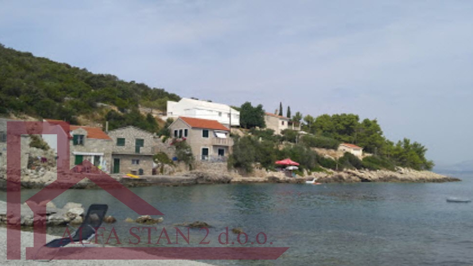 Casa in pietra ristrutturata con due camere da letto e cortile