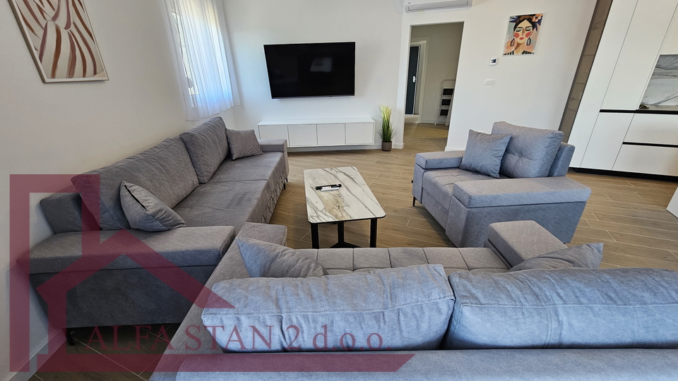 NUOVO! Appartamento quadrilocale in affitto a lungo termine – Prima occupazione!
