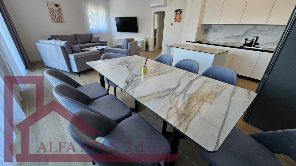 NUOVO! Appartamento quadrilocale in affitto a lungo termine – Prima occupazione!