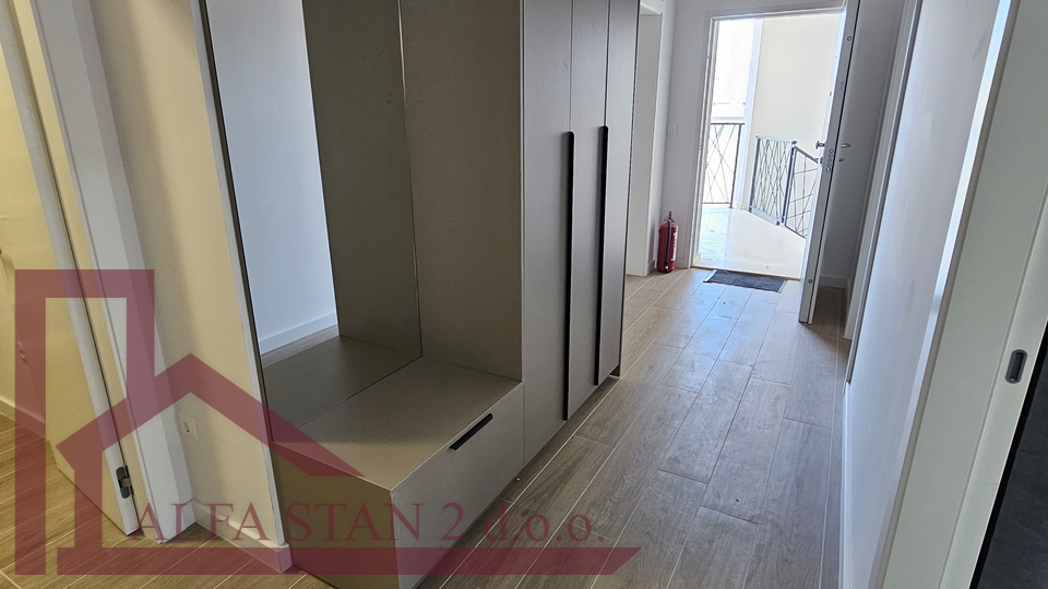 NUOVO! Appartamento quadrilocale in affitto a lungo termine – Prima occupazione!