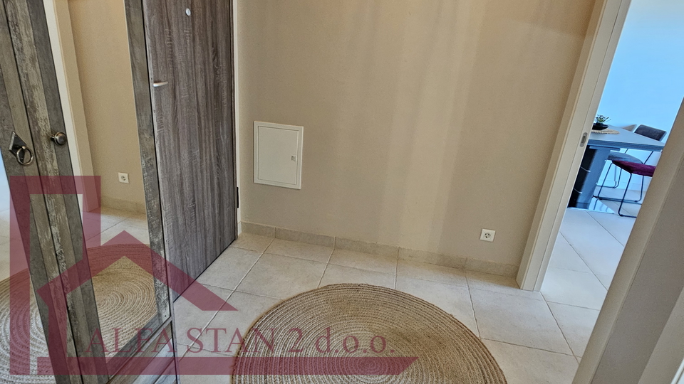 AFFITTO A LUNGO TERMINE – Appartamento monolocale confortevole, Seget Donji (Trogir)