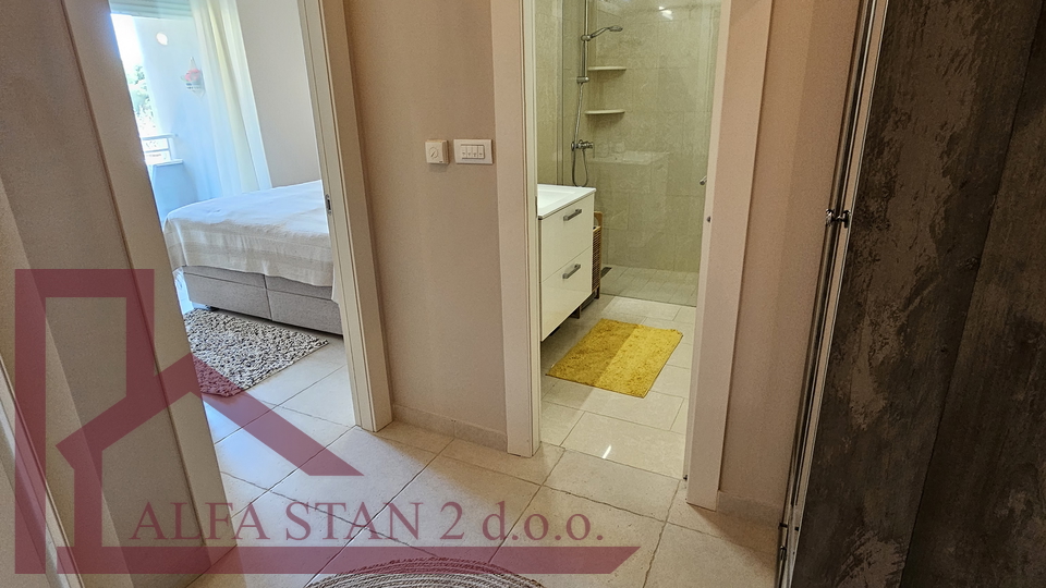 AFFITTO A LUNGO TERMINE – Appartamento monolocale confortevole, Seget Donji (Trogir)