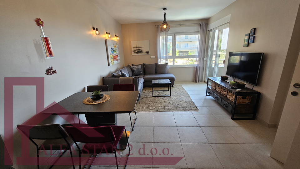 AFFITTO A LUNGO TERMINE – Appartamento monolocale confortevole, Seget Donji (Trogir)