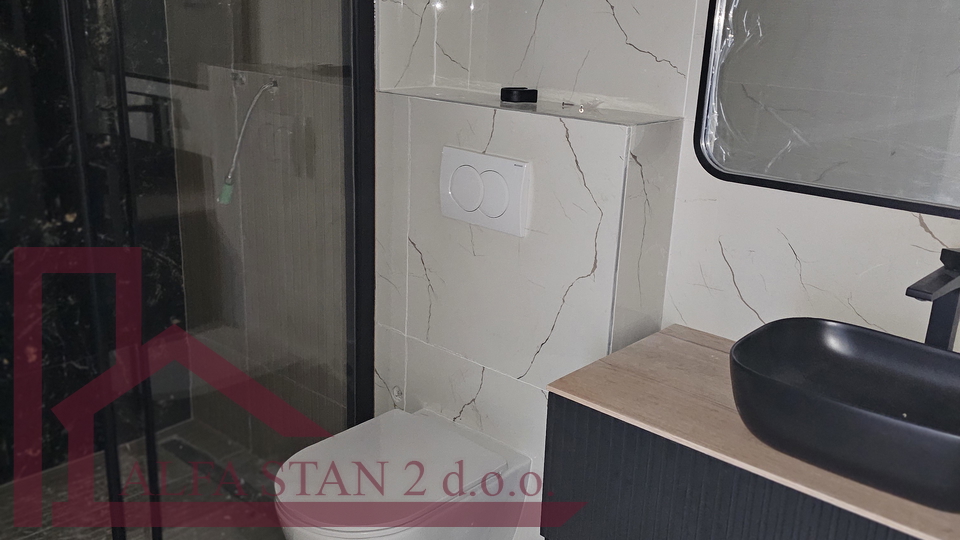 Podstrana, Grljevac, Stan 3S+DB + terasa + ostava+ 2 garažna parkirna mjesta