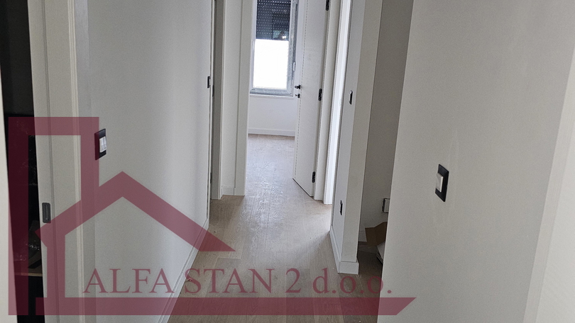 Podstrana, Grljevac, Apartment 3 rooms + dining room + terrace + storage + 2 garage parking spaces
