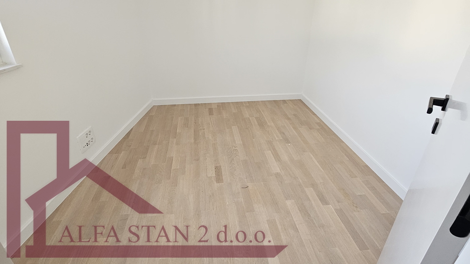 Podstrana, Strožanac, prekrasan trosoban stan u blizini mora