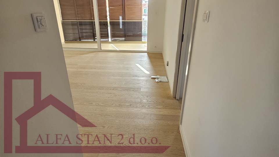 Podstrana, Strožanac, prekrasan trosoban stan u blizini mora