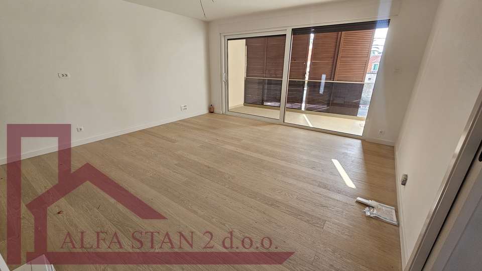 Podstrana, Strožanac, prekrasan trosoban stan u blizini mora