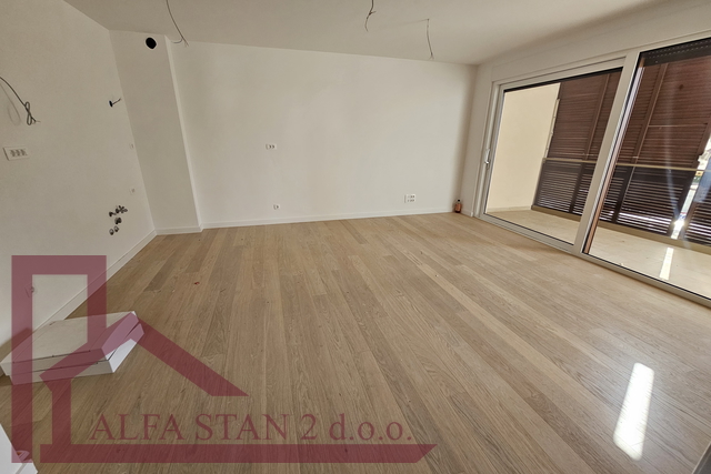 Podstrana, Strožanac, Prekrasan trosoban stan u blizini mora
