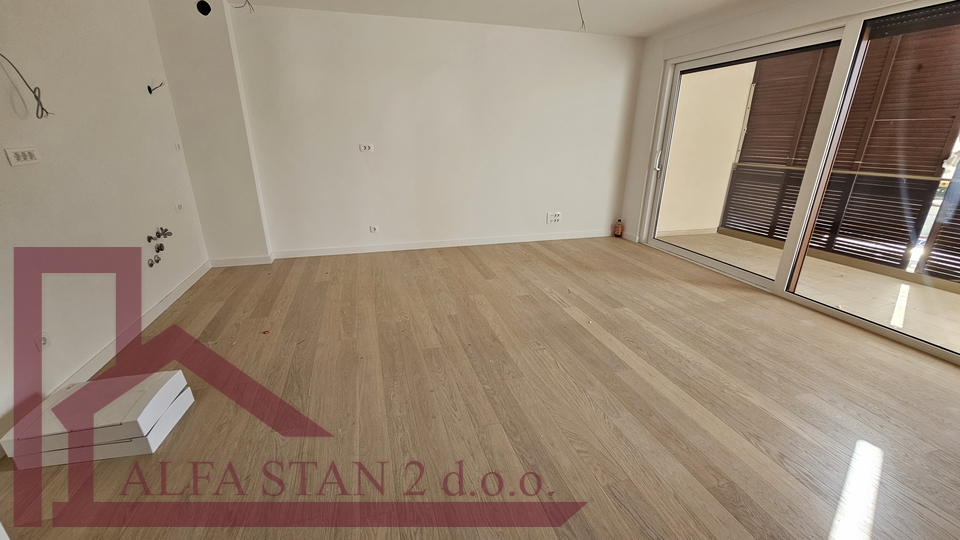 Podstrana, Strožanac, prekrasan trosoban stan u blizini mora