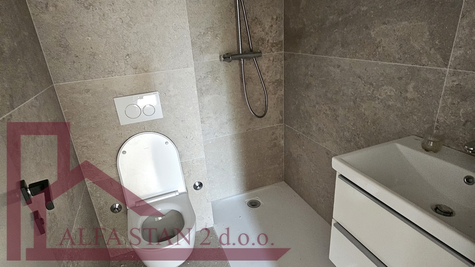 Podstrana, Strožanac, prekrasan trosoban stan u blizini mora