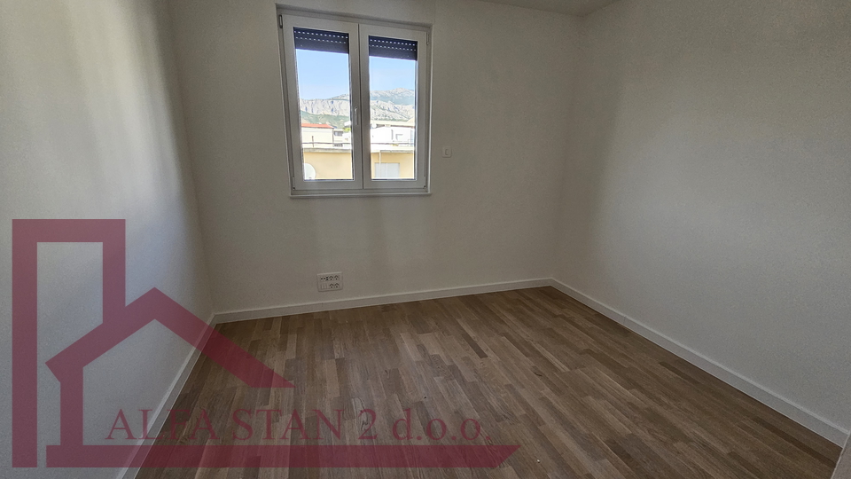 Podstrana, Strožanac, prekrasan trosoban stan u blizini mora