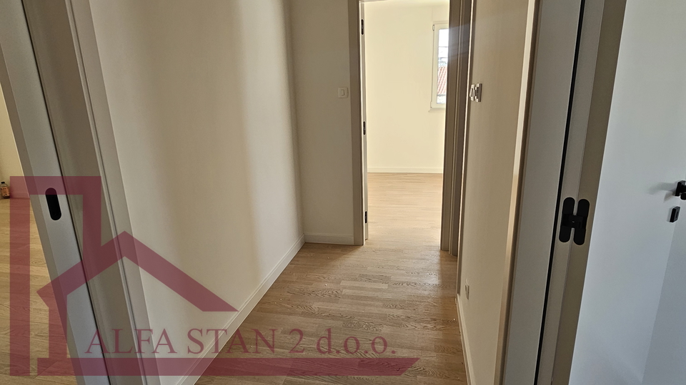 Podstrana, Strožanac, prekrasan trosoban stan u blizini mora