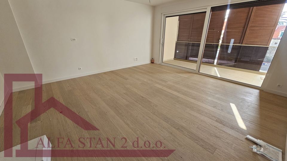 Podstrana, Strožanac, prekrasan trosoban stan u blizini mora