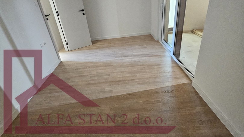 Dvosoban stan 50 metara od mora+ parking+ ostava
