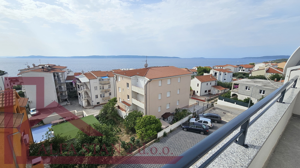 Okrug Gornji- dvoetažni stan 91,85 m² – 250 m od mora – kompletno renoviran sa pogledom na more