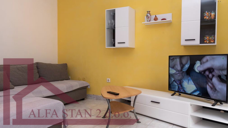 SPLIT &ndash; VISOKA&comma; PROSTRAN TROSOBAN STAN S DVA BALKONA I PARKIRNIM MJESTOM&excl; Dugoro&ccaron;ni najam