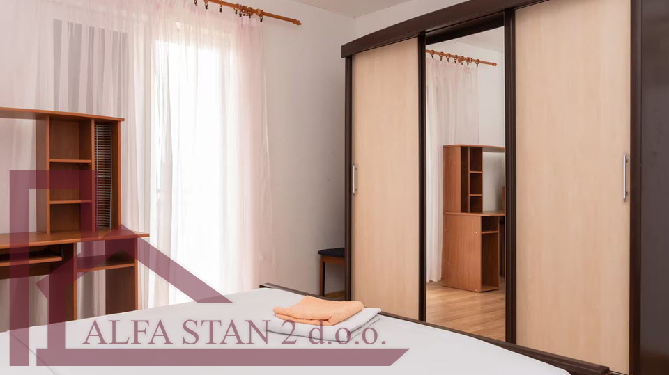 SPLIT &ndash; VISOKA&comma; PROSTRAN TROSOBAN STAN S DVA BALKONA I PARKIRNIM MJESTOM&excl; Dugoro&ccaron;ni najam