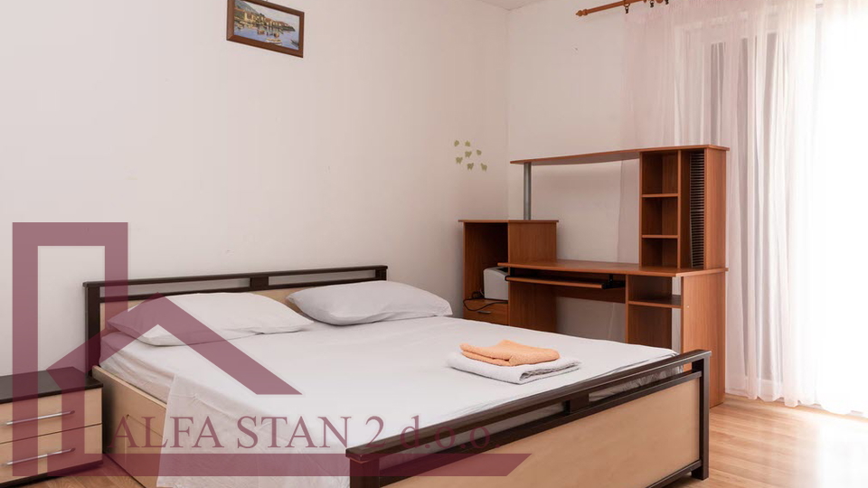SPLIT &ndash; VISOKA&comma; PROSTRAN TROSOBAN STAN S DVA BALKONA I PARKIRNIM MJESTOM&excl; Dugoro&ccaron;ni najam