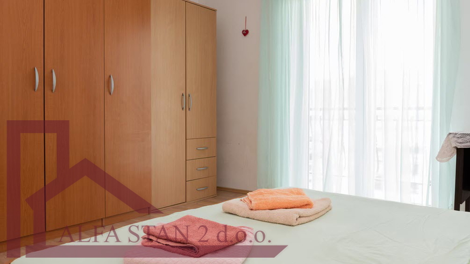 SPLIT &ndash; VISOKA&comma; PROSTRAN TROSOBAN STAN S DVA BALKONA I PARKIRNIM MJESTOM&excl; Dugoro&ccaron;ni najam