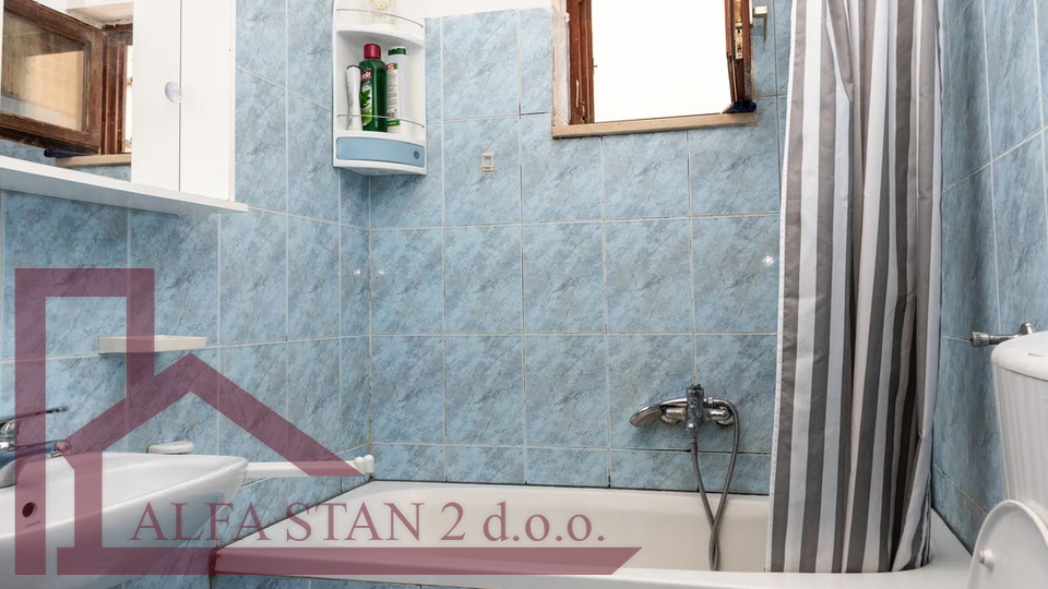 SPLIT &ndash; VISOKA&comma; PROSTRAN TROSOBAN STAN S DVA BALKONA I PARKIRNIM MJESTOM&excl; Dugoro&ccaron;ni najam