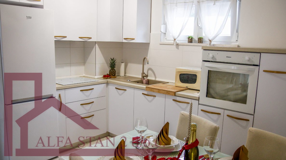 DUGORO&Ccaron;NI NAJAM &ndash; NOVOGRADNJA&comma; STRO&Zcaron;ANAC&comma; PODSTRANA &comma; 2 SPAVA&Cacute;E SOBE &comma; PARKIRNO MJESTO