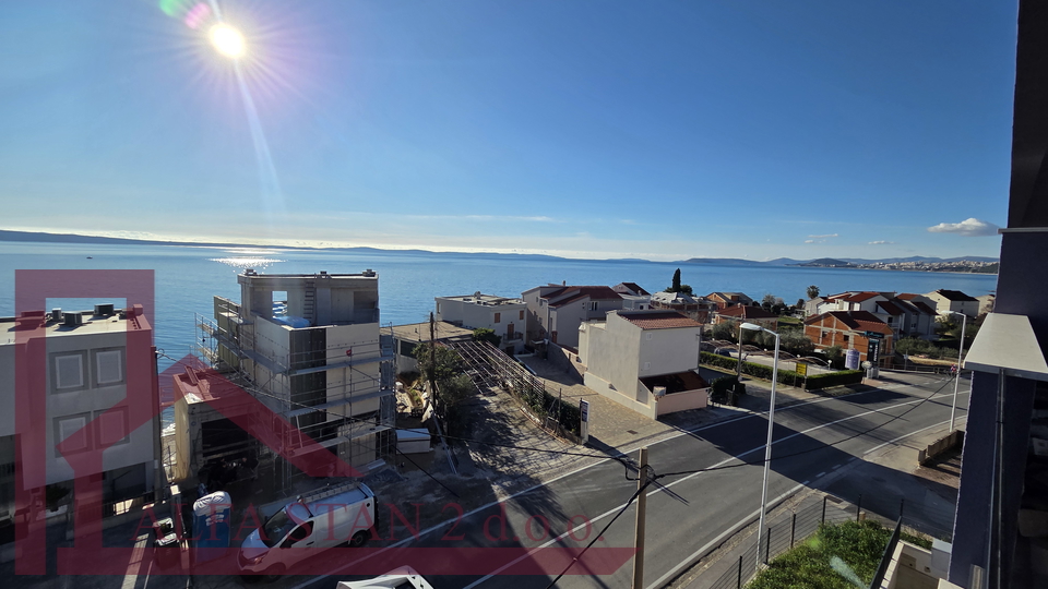 Podstrana&comma; Grljevac&comma; prvo useljenje&excl;&excl;&excl; Dvosoban stan za dugoro&ccaron;ni najam sa prekrasnim pogledom