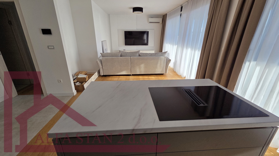 Podstrana&comma; Grljevac&comma; prvo useljenje&excl;&excl;&excl; Dvosoban stan za dugoro&ccaron;ni najam sa prekrasnim pogledom