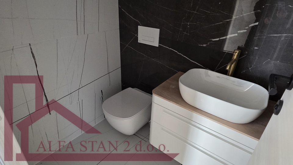 Podstrana&comma; Grljevac&comma; prvo useljenje&excl;&excl;&excl; Dvosoban stan za dugoro&ccaron;ni najam sa prekrasnim pogledom