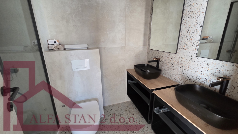 Podstrana&comma; Grljevac&comma; prvo useljenje&excl;&excl;&excl; Dvosoban stan za dugoro&ccaron;ni najam sa prekrasnim pogledom