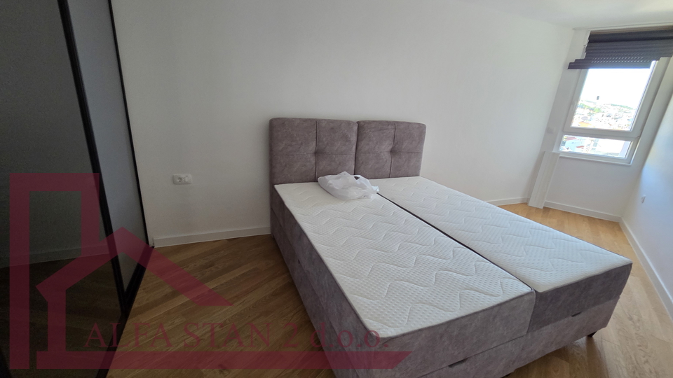 Podstrana&comma; Grljevac&comma; prvo useljenje&excl;&excl;&excl; Dvosoban stan za dugoro&ccaron;ni najam sa prekrasnim pogledom